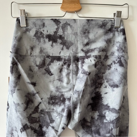 NOBULL • High Rise Black Cloud Tie Dye Crop Leggings - Picture 8 of 9